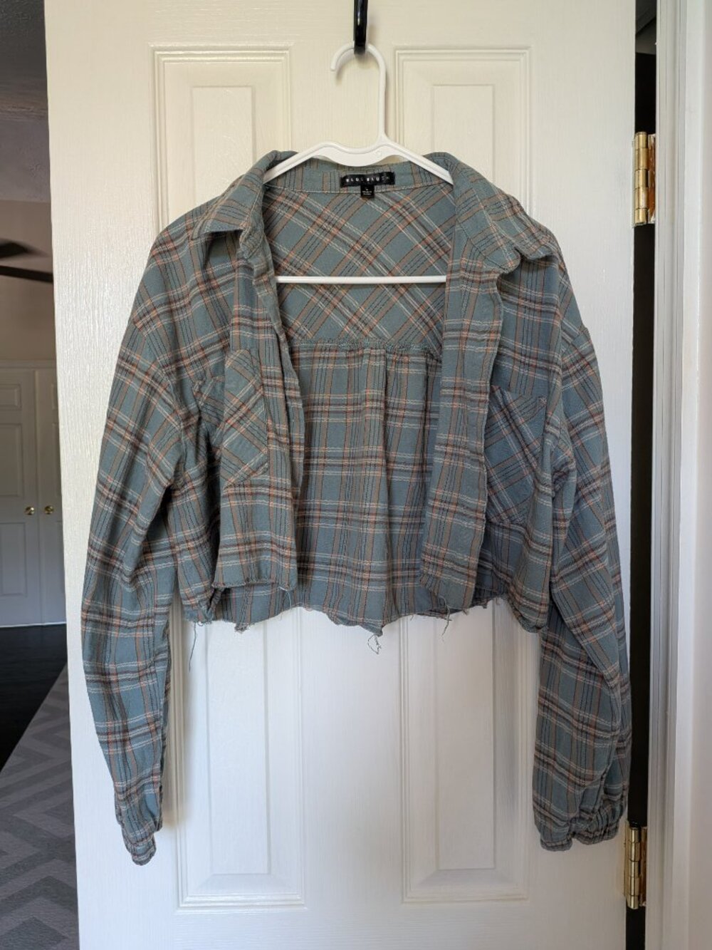 Blue Blush Plaid Cropped Raw Hem Button Down Shirt Large